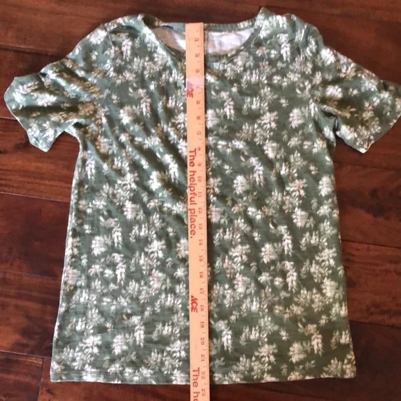 Banana Republic | women’s Malibu tee green and white floral - Picture 4 of 8